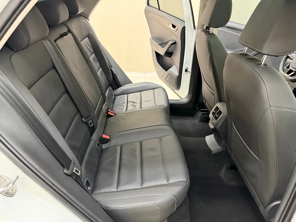 Volkswagen T-Roc 2023 — фото 16