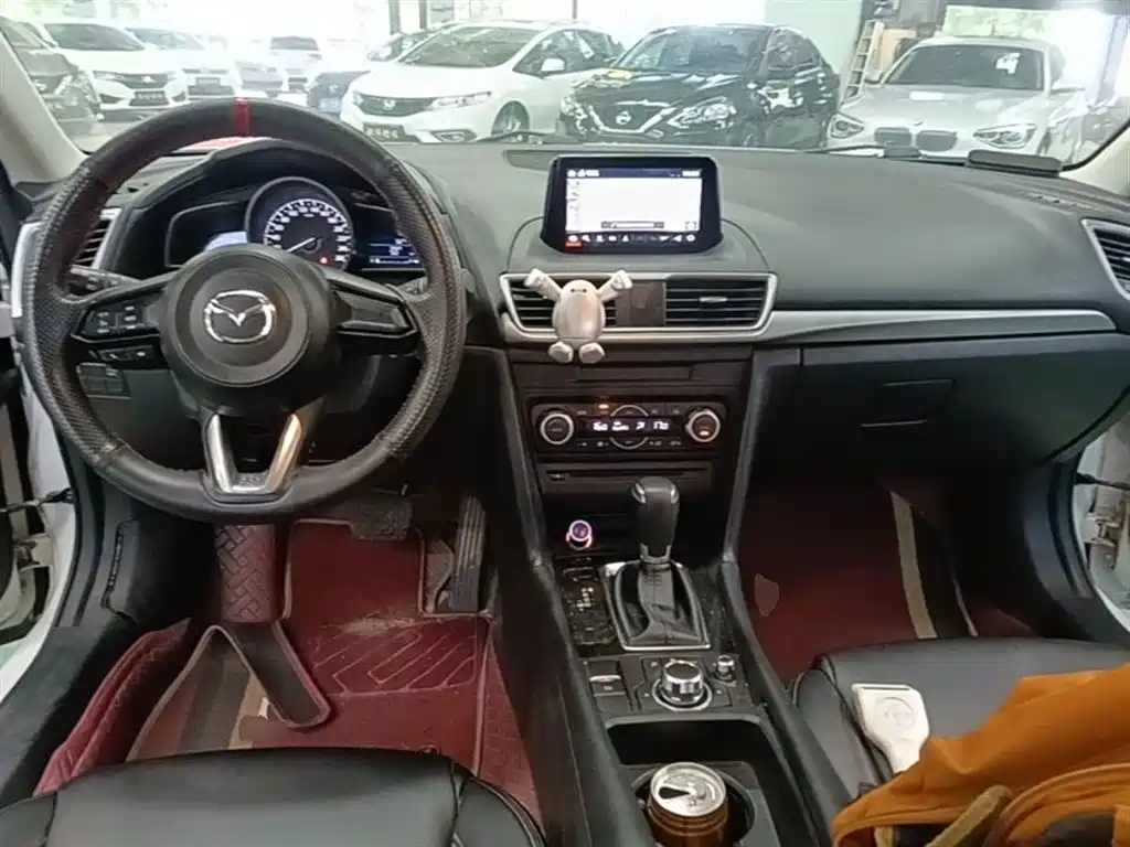 Mazda 3 Axela 2018 — фото 10