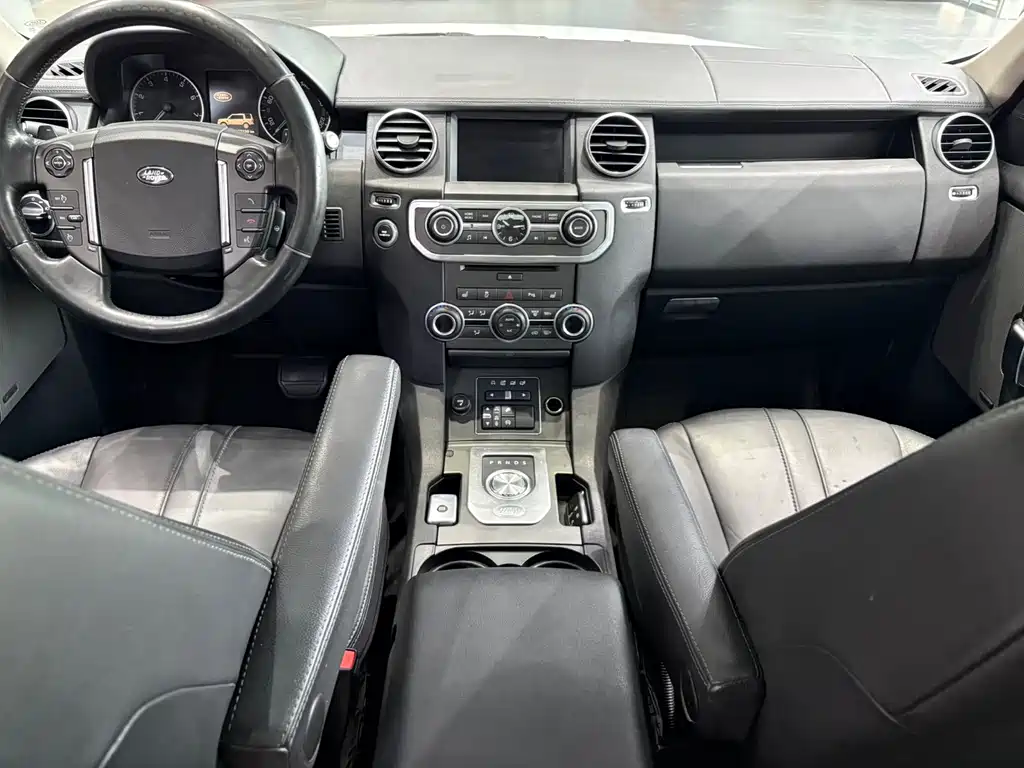 Land Rover Discovery 2017 — фото 13