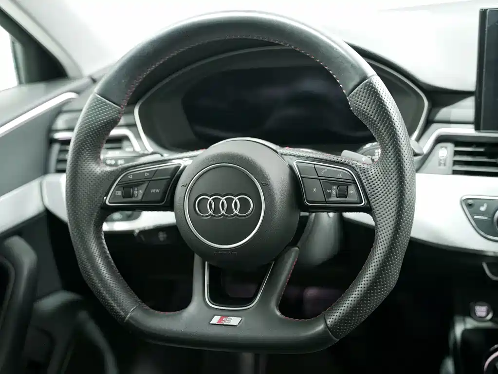 Audi A4L 2021 — фото 5