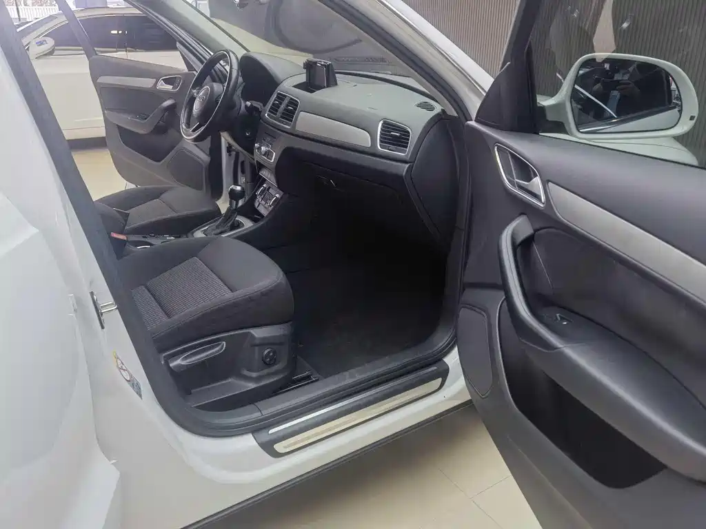 Audi Q3 2015 — фото 15