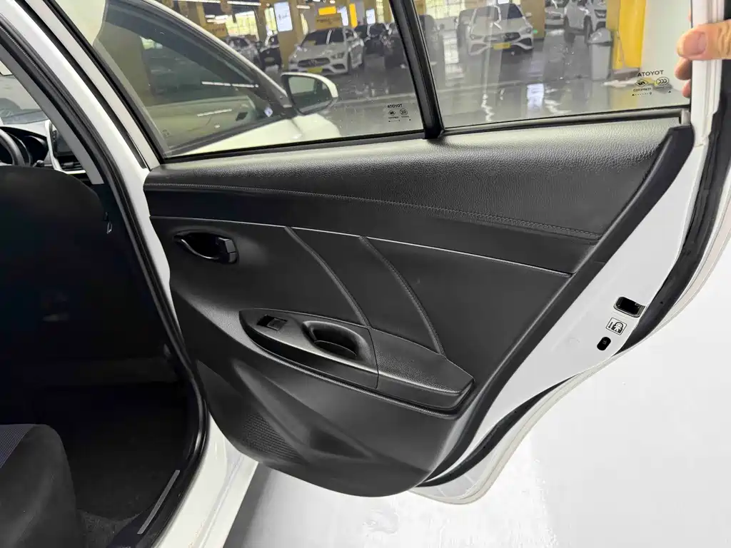 Toyota Yaris L 2019 — фото 23