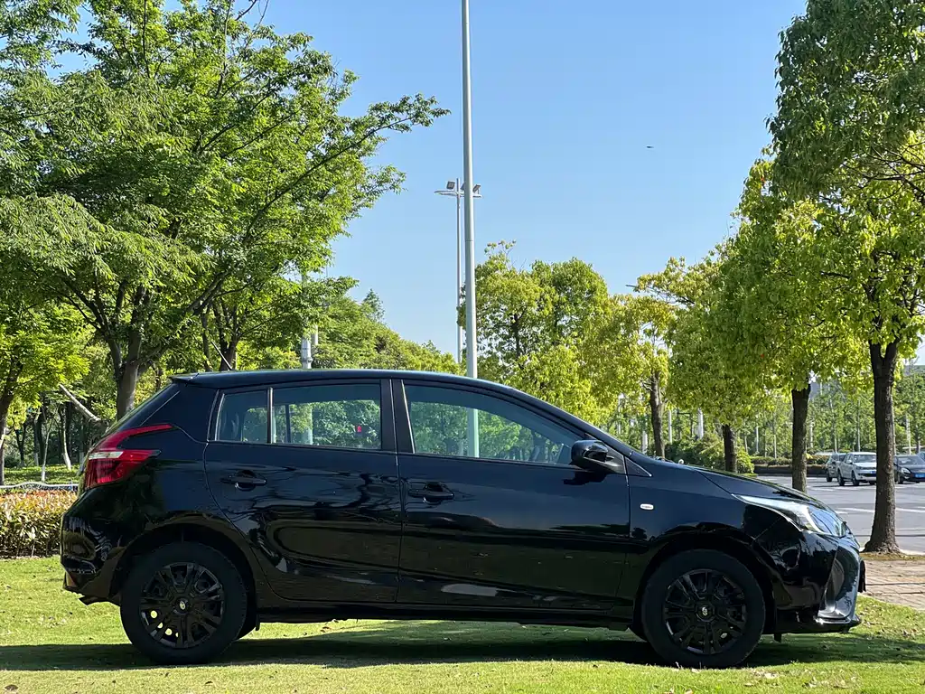Toyota Yaris L 2017 — фото 22