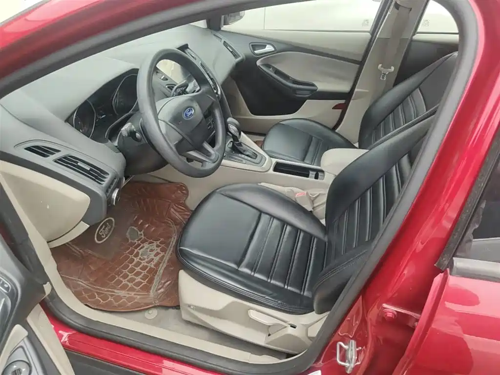 Ford Focus 2015 — фото 15