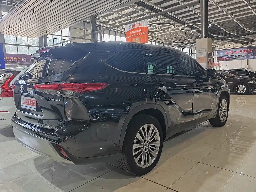 Toyota Highlander 2023 — фото 16