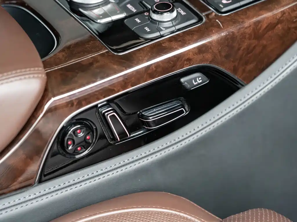 Audi A8 2014 — фото 31
