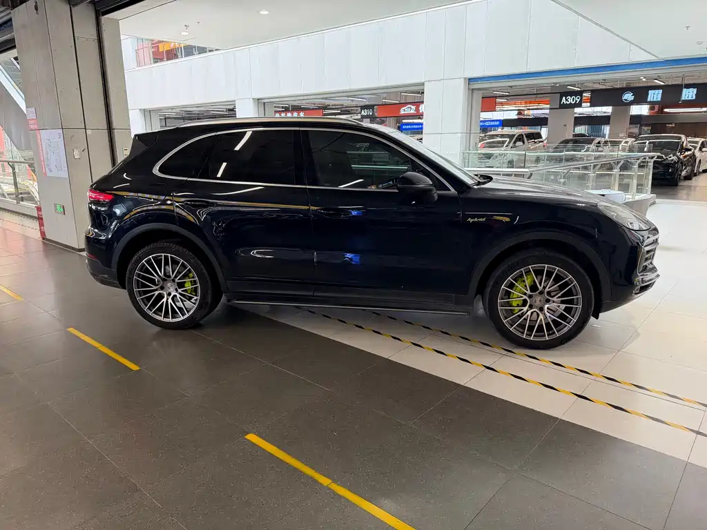 Porsche Cayenne Hybrid 2022 — фото 4