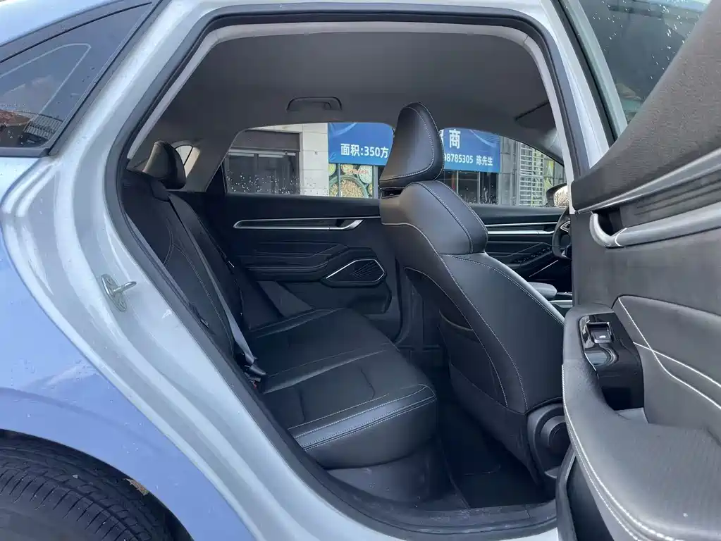 Geely Emgrand 2023