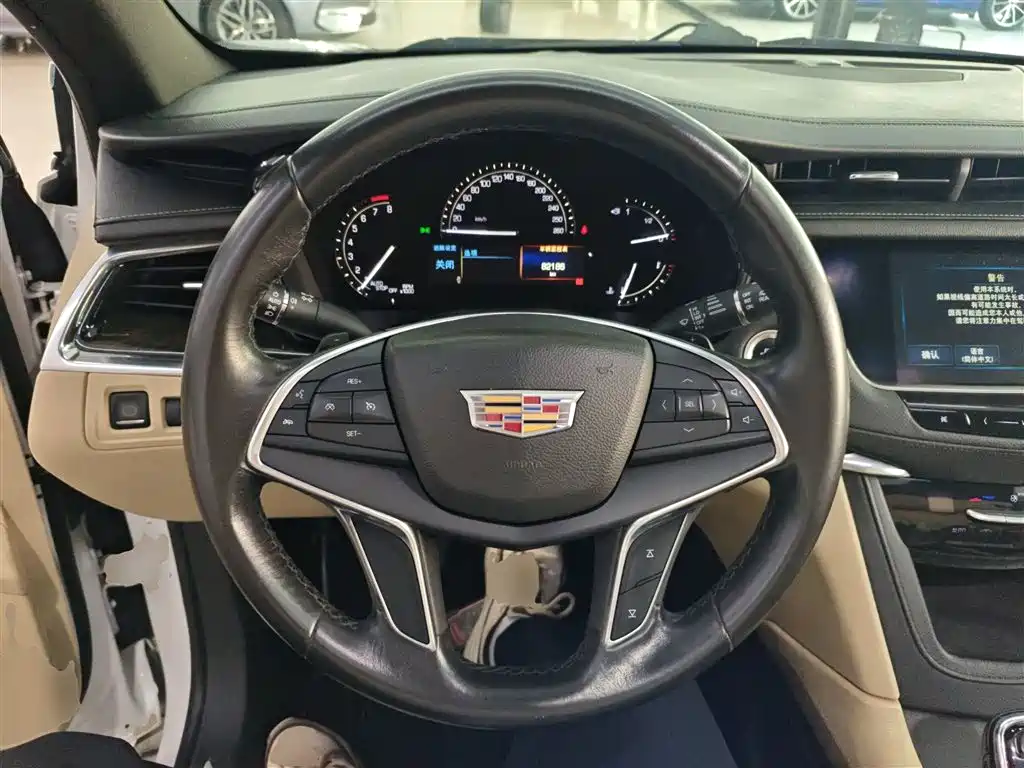 Cadillac XT5 2017 — фото 11