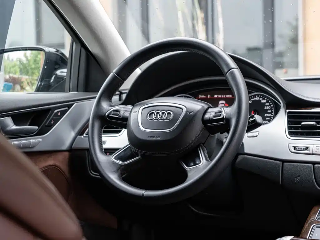 Audi A8 2014 — фото 26