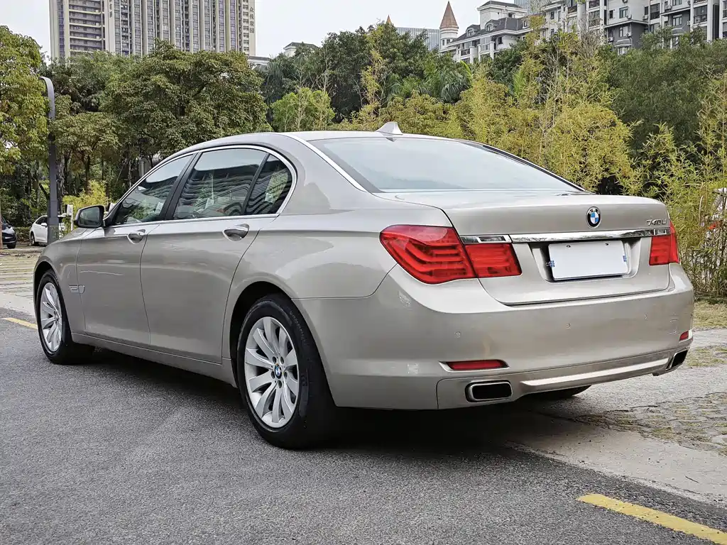 BMW 7 Series 2010 — фото 4