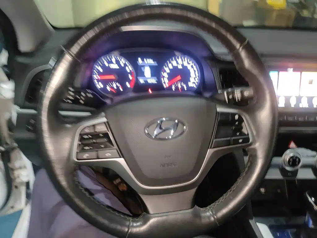 Hyundai Elantra 2019 — фото 11