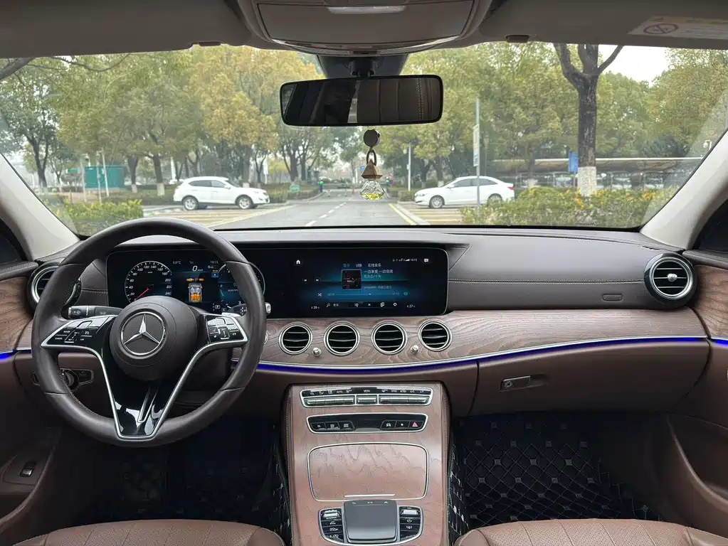 Mercedes-Benz E-Class 2023 — фото 4