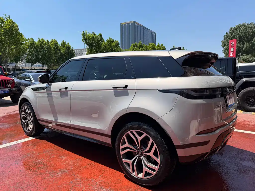 Land Rover Evoque 2023 — фото 4