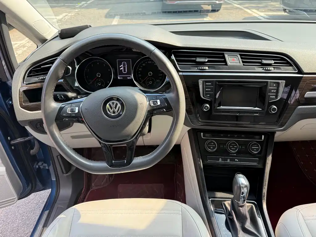 Volkswagen Touran 2017 — фото 15
