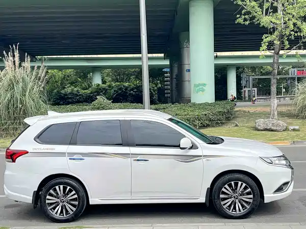 Mitsubishi Outlander 2021