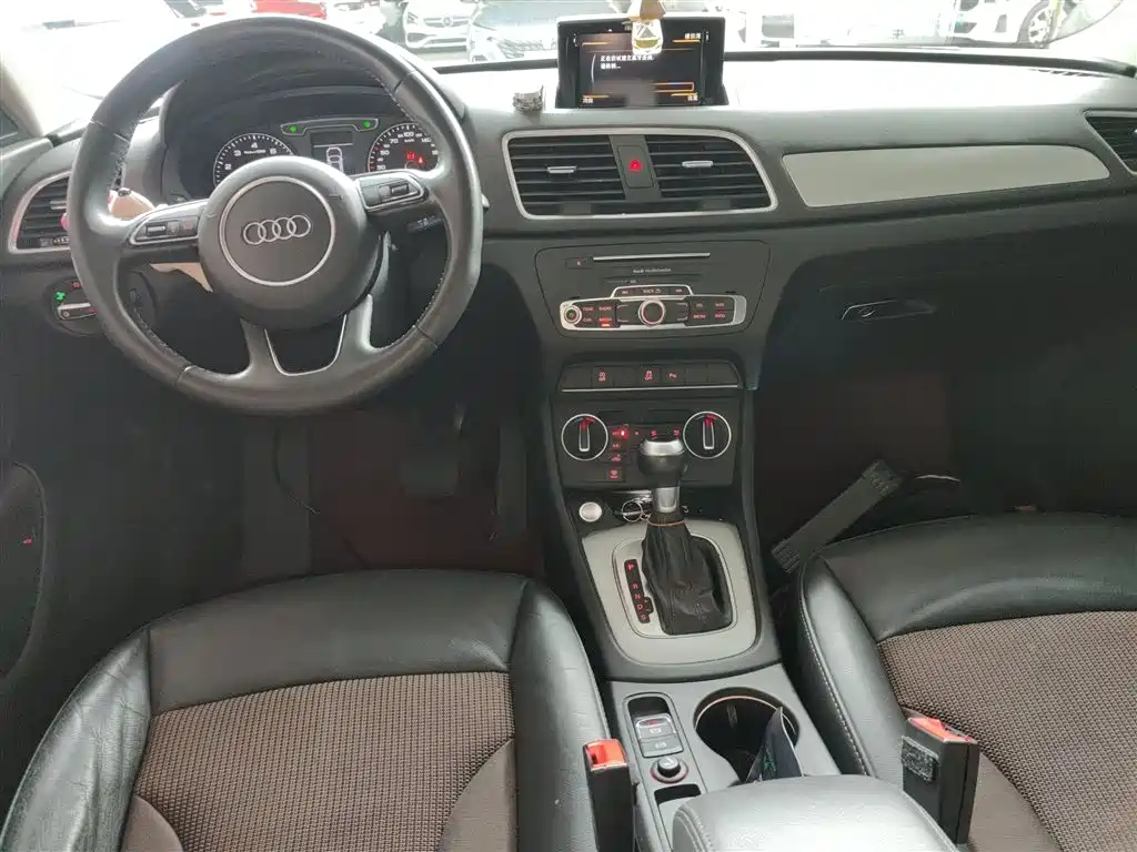 Audi Q3 2018 — фото 10
