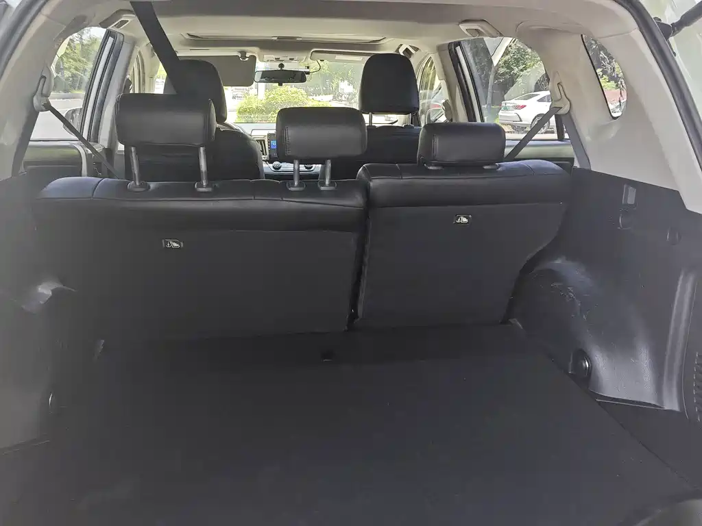 Toyota RAV4 2016 — фото 18