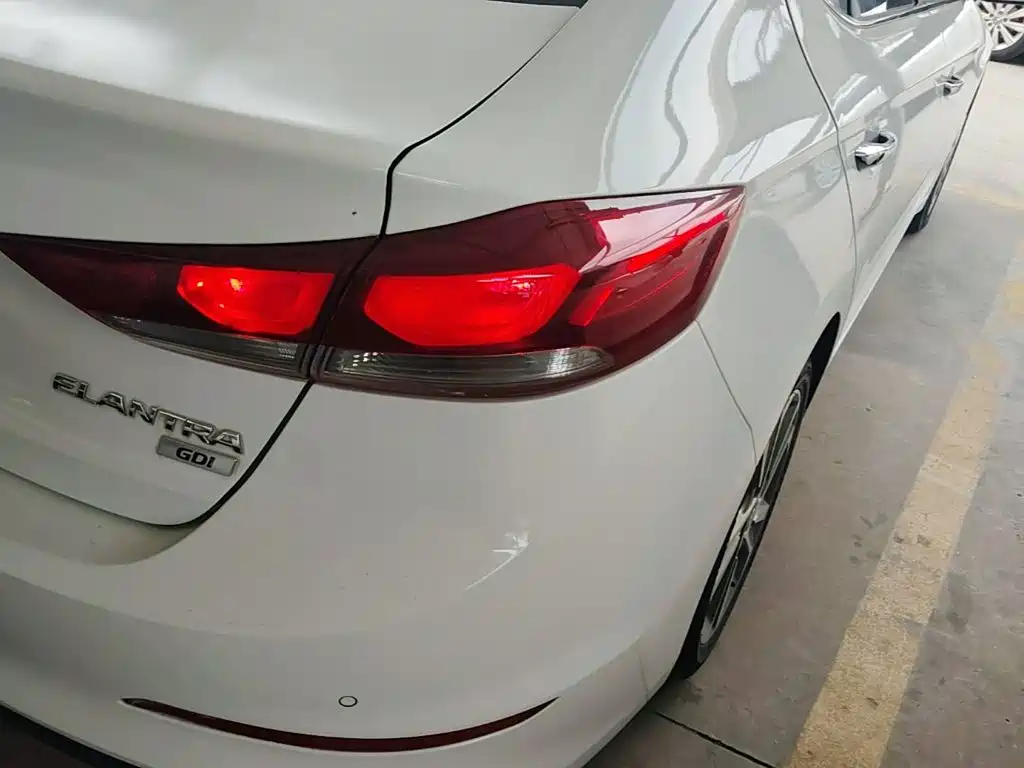Hyundai Elantra 2016 — фото 8