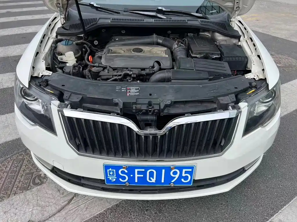 Skoda Superb 2014 — фото 11