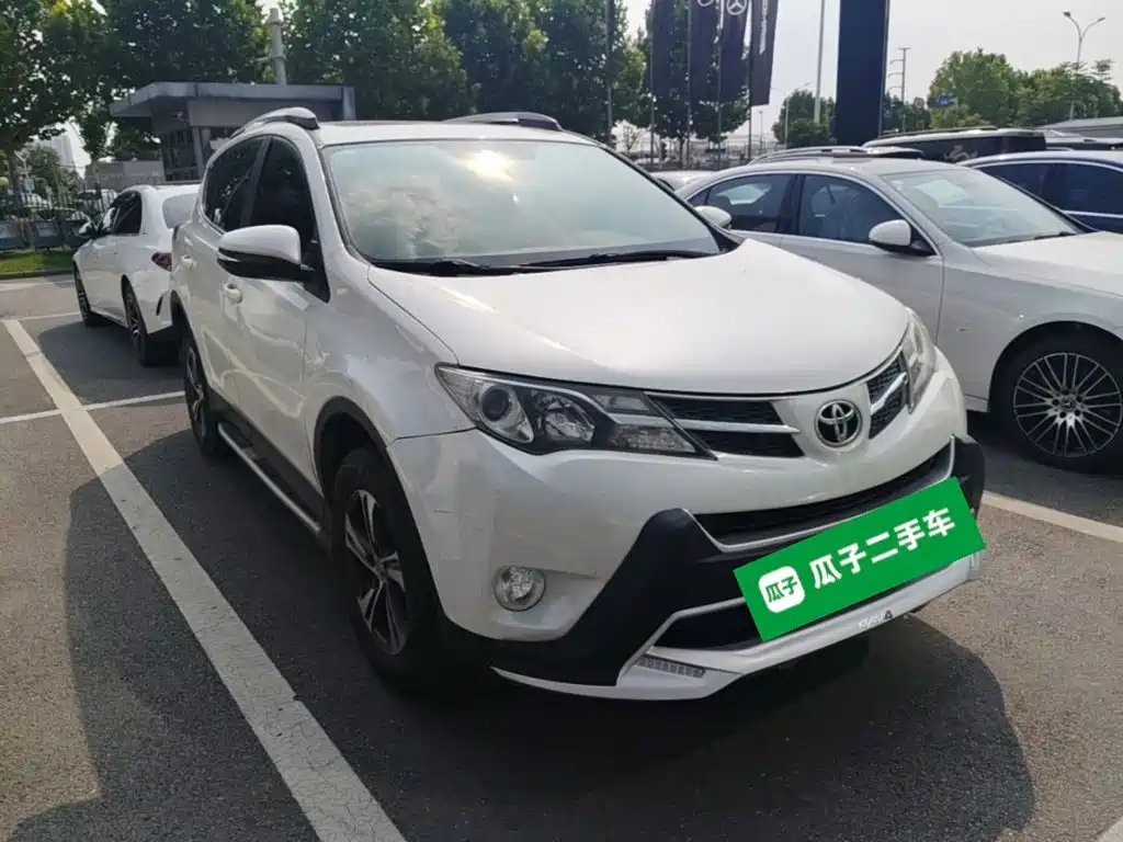 Toyota RAV4 2015 — фото 4