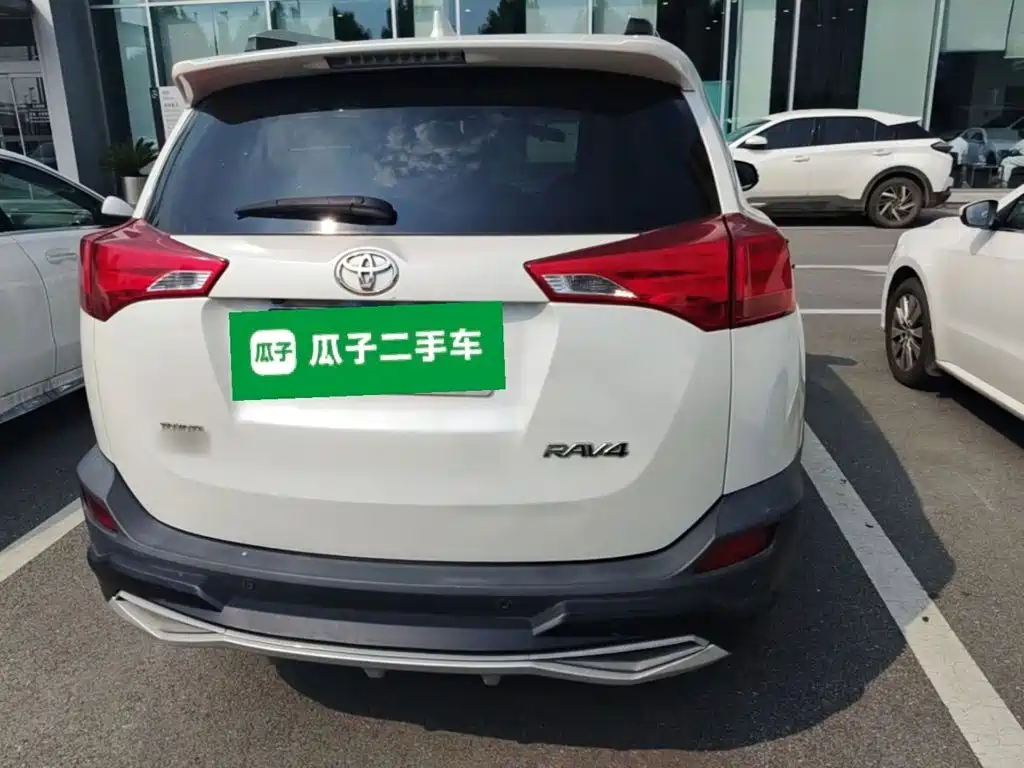 Toyota RAV4 2015 — фото 6