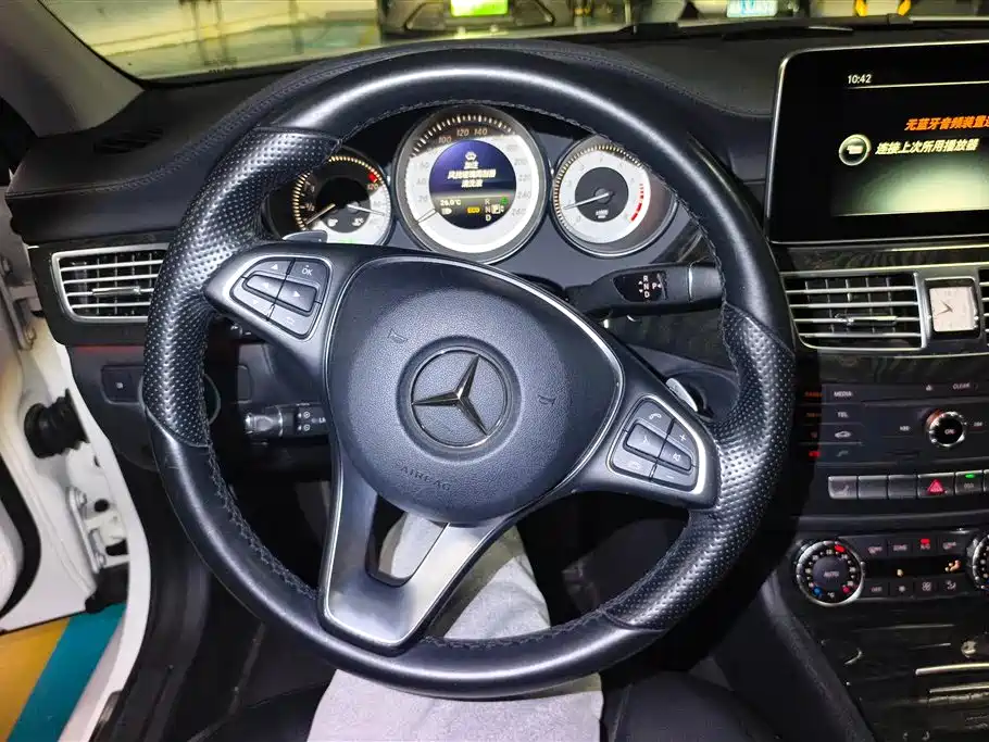 Mercedes-Benz CLS 2017 — фото 15