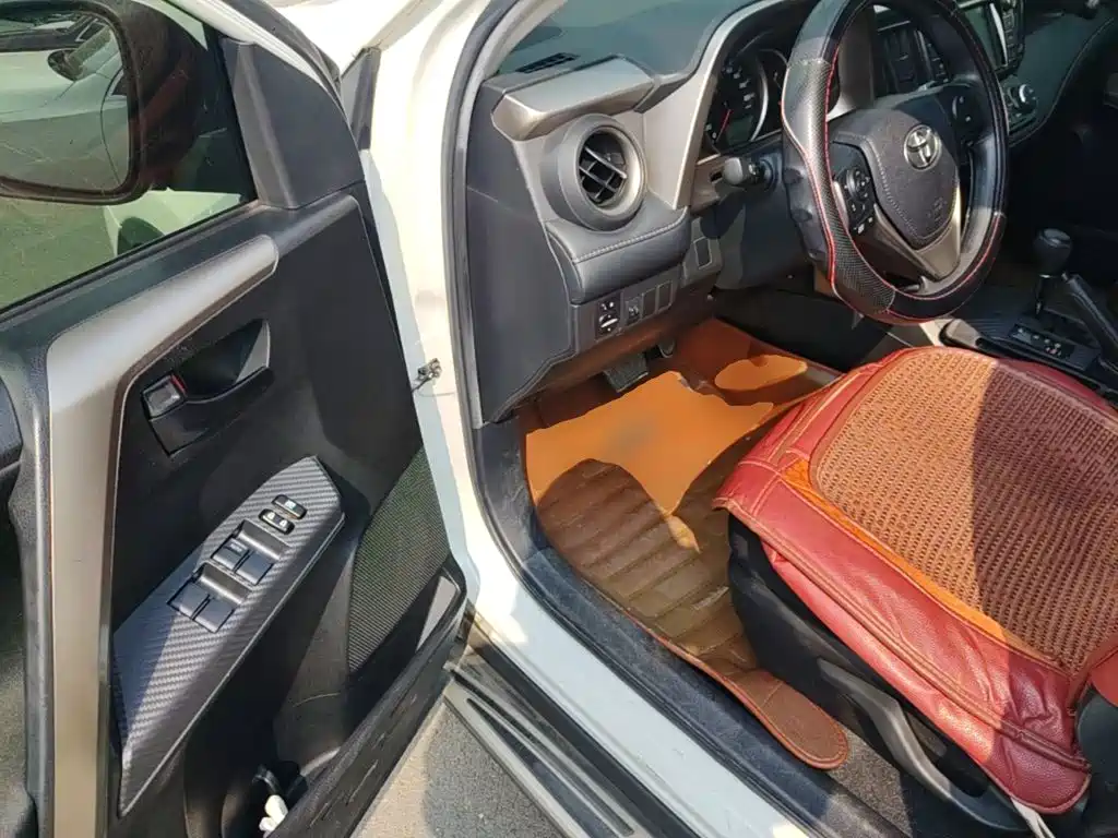 Toyota RAV4 2015 — фото 16