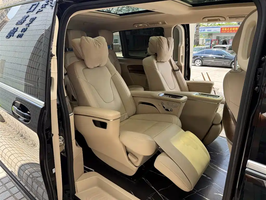 Mercedes-Benz V-Class 2023 — фото 26