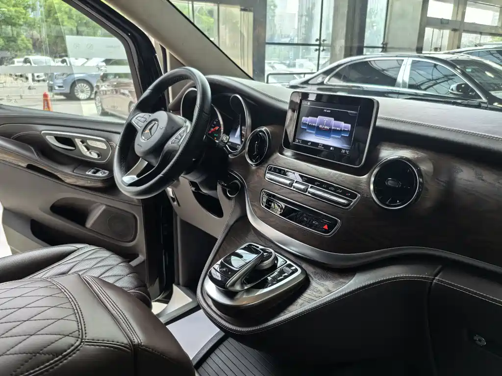 Mercedes-Benz V-Class 2020 — фото 11