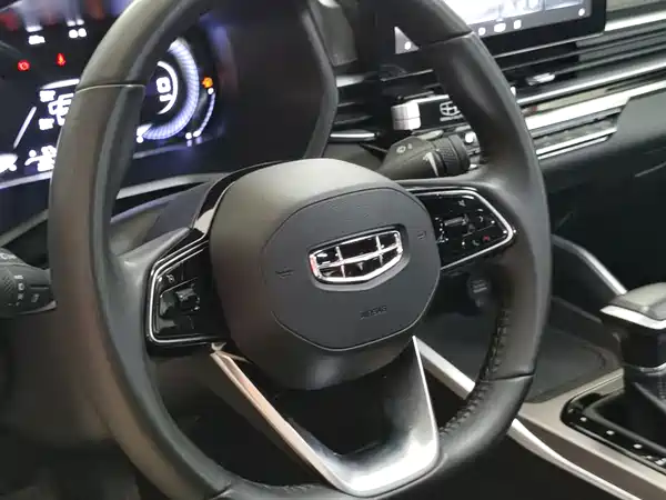 Geely Emgrand 2022