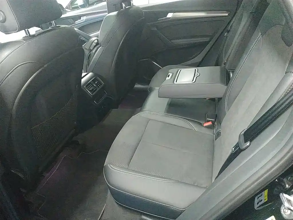Audi Q5L Sportback 2022 — фото 17