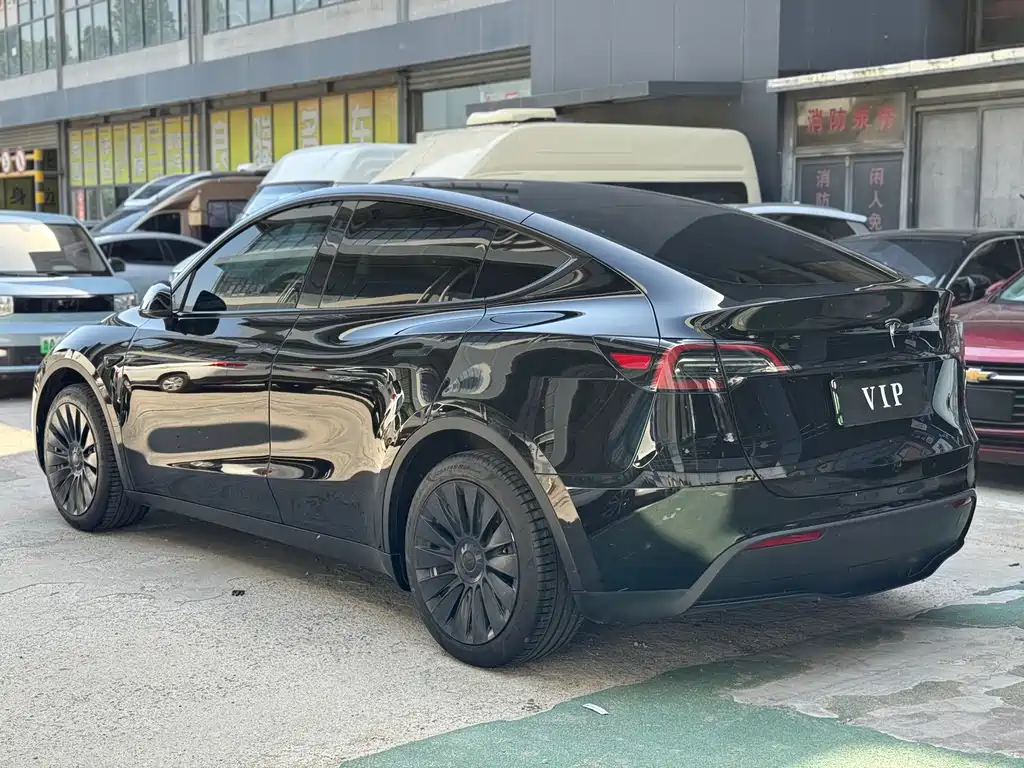 Tesla Model Y 2023 — фото 12