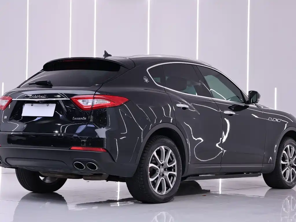 Maserati Levante 2017 — фото 17