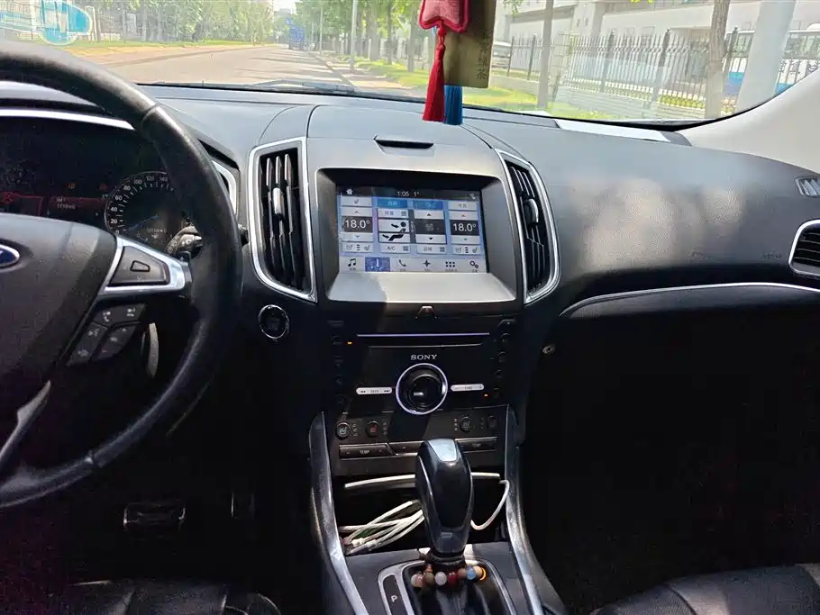 Ford Edge 2017 — фото 13