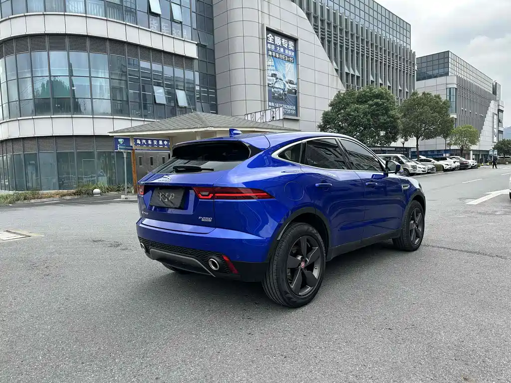 Jaguar E-PACE 2020 — фото 6