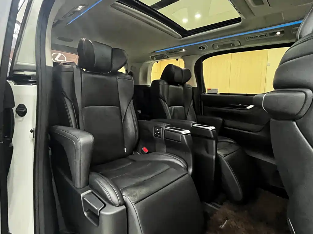 Toyota Vellfire 2022 — фото 12