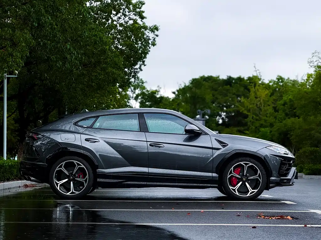 Lamborghini Urus 2019 — фото 20