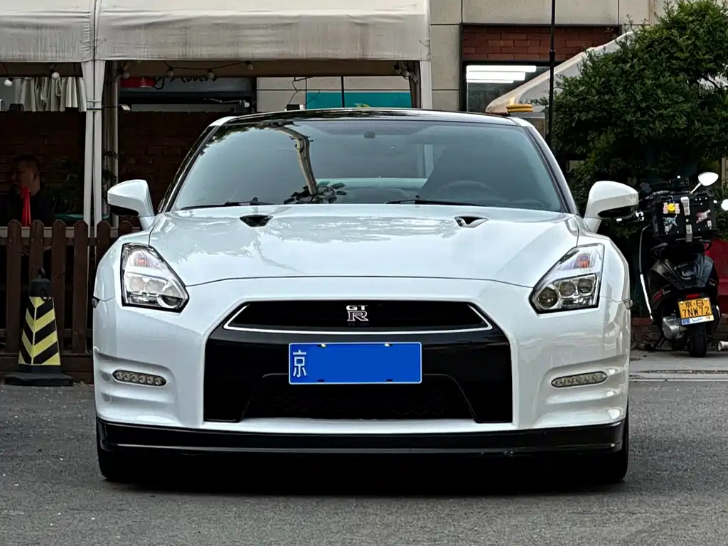 Nissan GT-R 2012 — фото 2