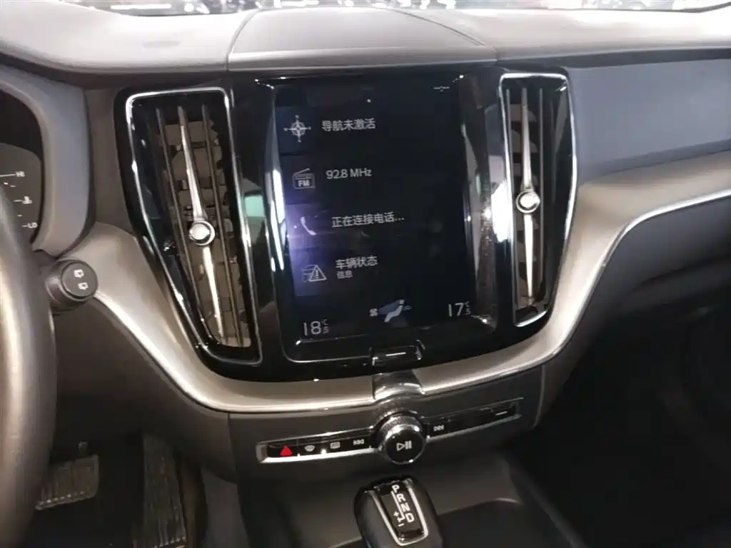 Volvo XC60 2018 — фото 13