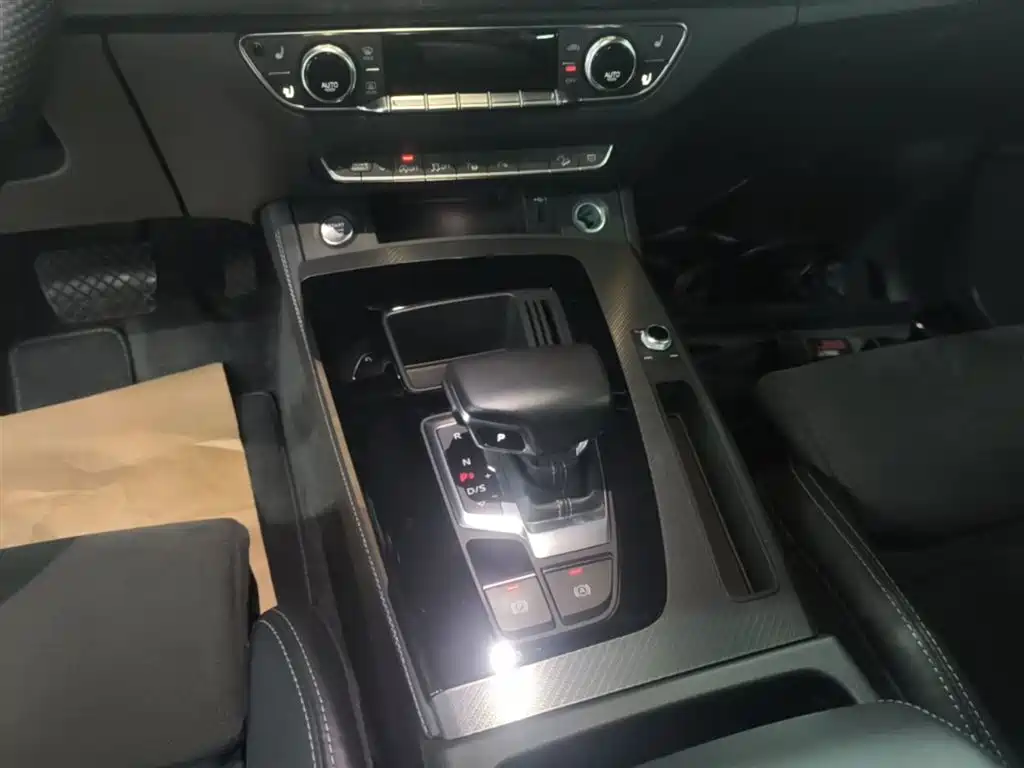 Audi Q5L Sportback 2023 — фото 14