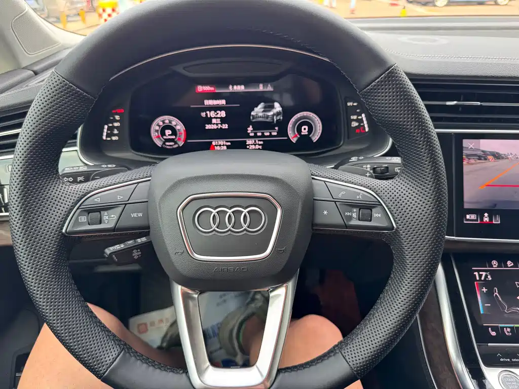 Audi Q7 2023 — фото 18