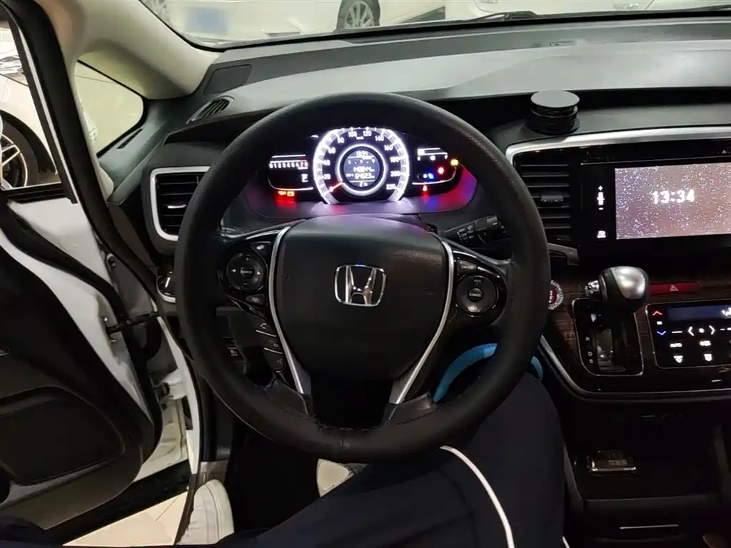 Honda Odyssey 2018 — фото 11