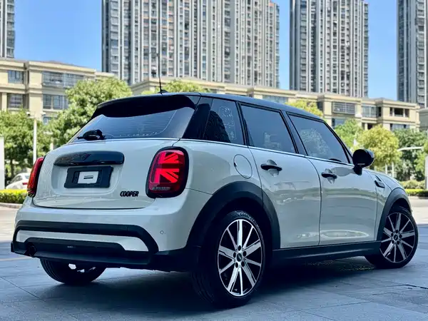 MINI MINI 2023