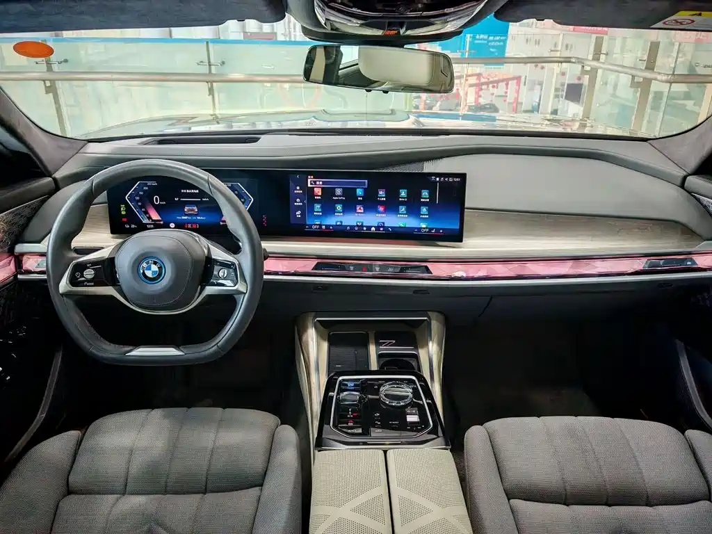BMW i7 2022 — фото 9