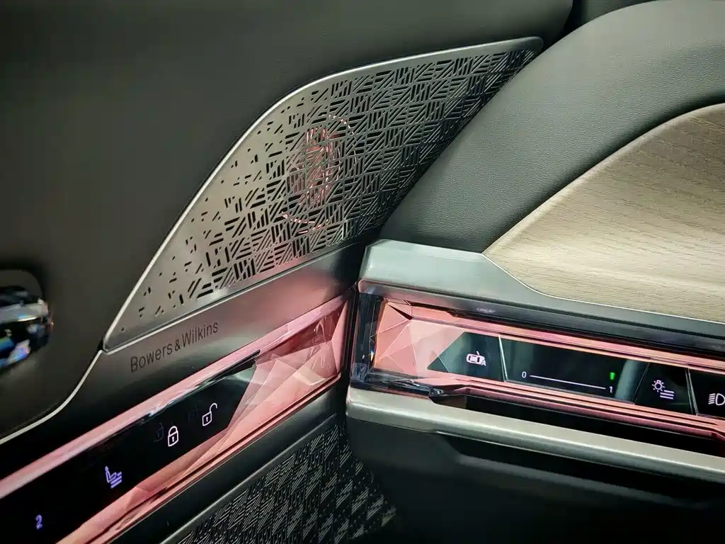 BMW i7 2022 — фото 16