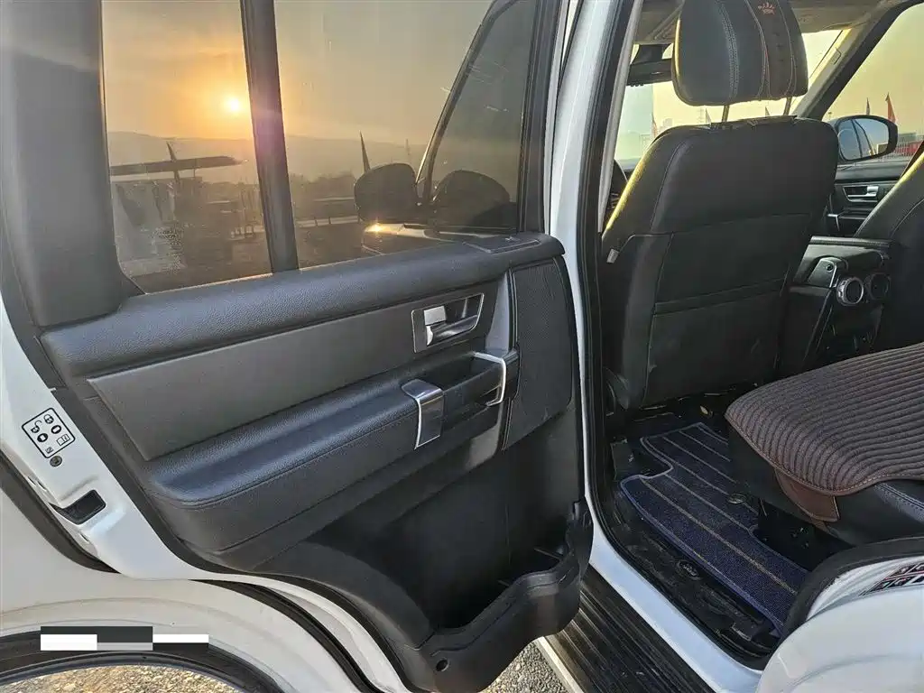 Land Rover Discovery 2015 — фото 10