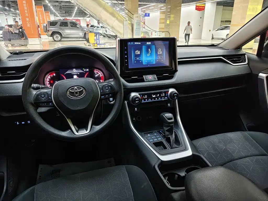 Toyota RAV4 2020 — фото 17