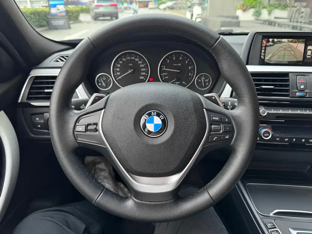 BMW 3 Series 2017 — фото 11