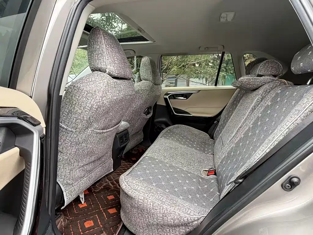 Toyota RAV4 2020 — фото 15